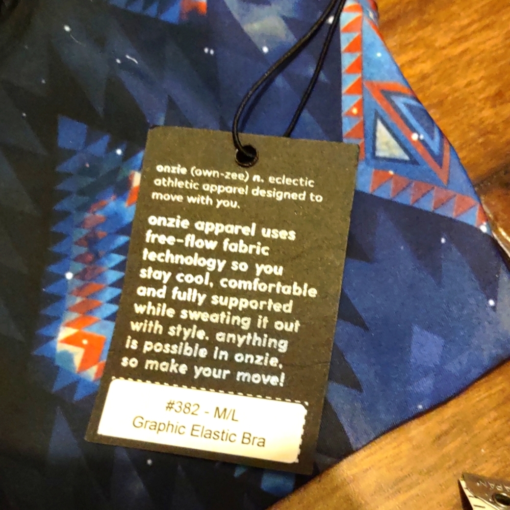 "Onzie" brand. Matching sport bra and Capri leggings. Both Size M/L. - Picture 12 of 12